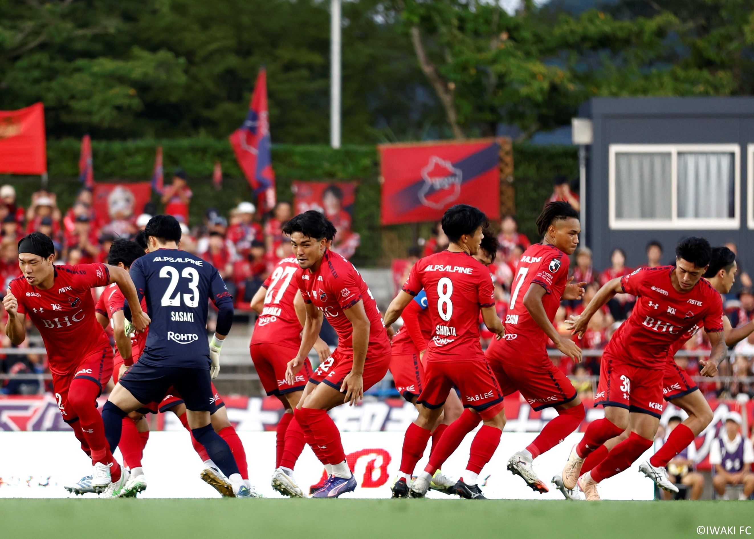 R2-R3いわきFC J2昇格記念 選手直筆サイン入り赤Tシャツ 2枚セット HATTRICK（ハットトリック）-挑戦者の想いをファンへ届ける公式