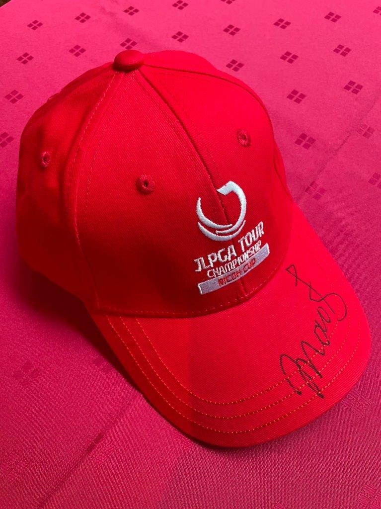 西郷真央直筆サイン入りキャップ