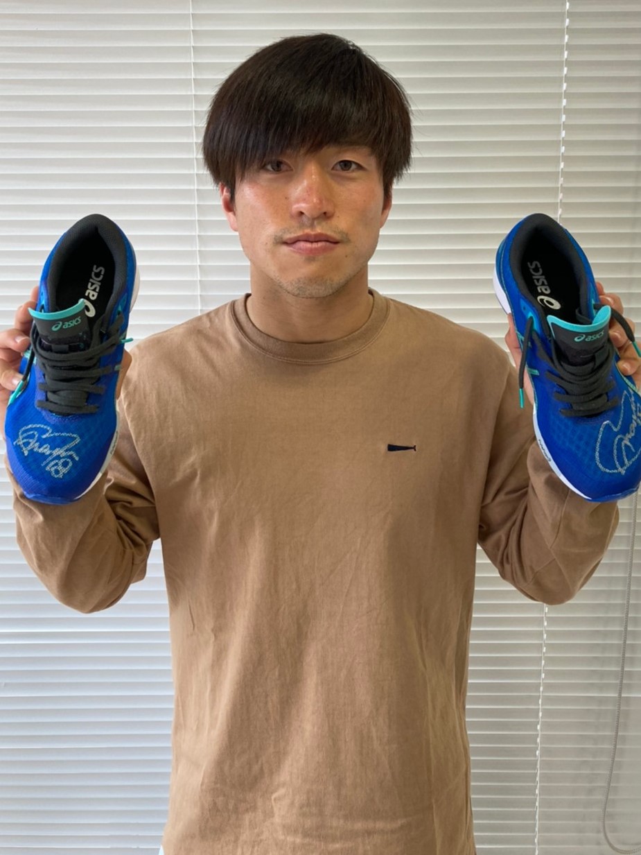 ラオニッチ　本人着用　シューズ　サイン入り HATTRICK（ハットトリック）-選手の想いをファンへ届ける公式