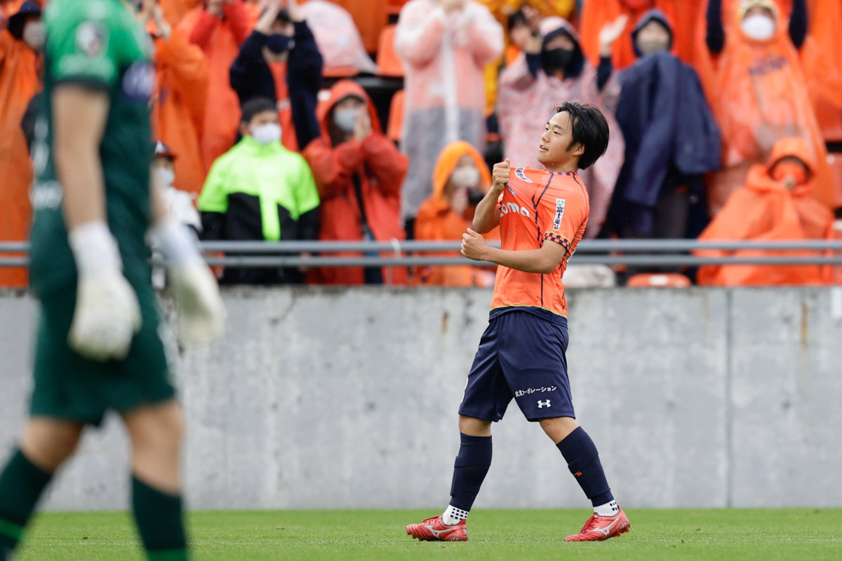 HATTRICK（ハットトリック）-選手の想いをファンへ届ける公式