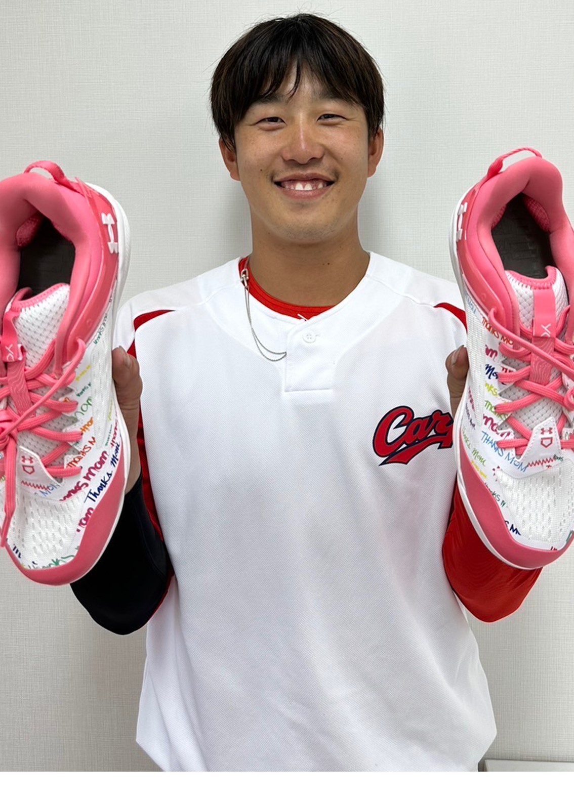 UNDER ARMOR 松田宣浩 吉田正尚直筆サイン入りスパイク UNDER ARMOR 松田宣浩 吉田正尚直筆サイン入りスパイク - メルカリ