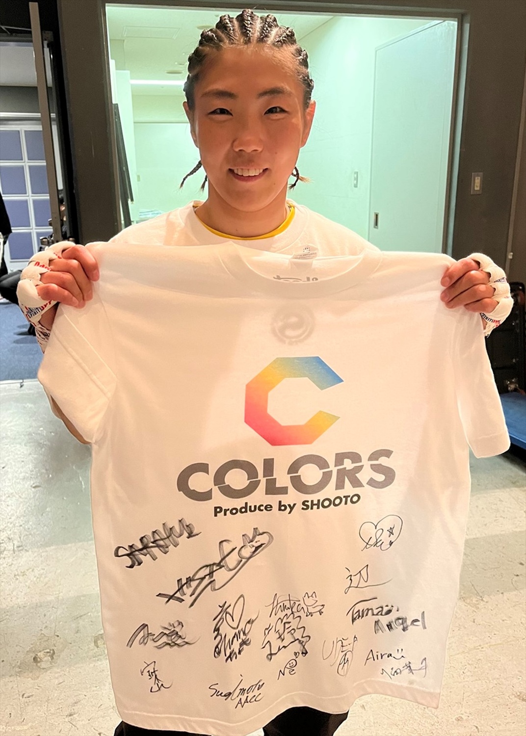 ESP学園presents COLORS2012 サイン入りチャリティーTシャツ ei6VsK2QwP9G.jpg