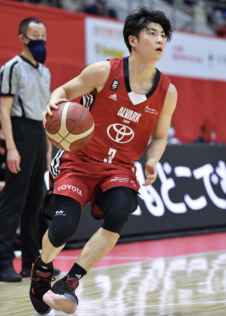 レア☆ 安藤誓哉 選手 直筆サイン入りアルバルク東京 3RDユニフォーム レア☆ 安藤誓哉 選手 直筆サイン入りアルバルク東京 3RDユニフォーム