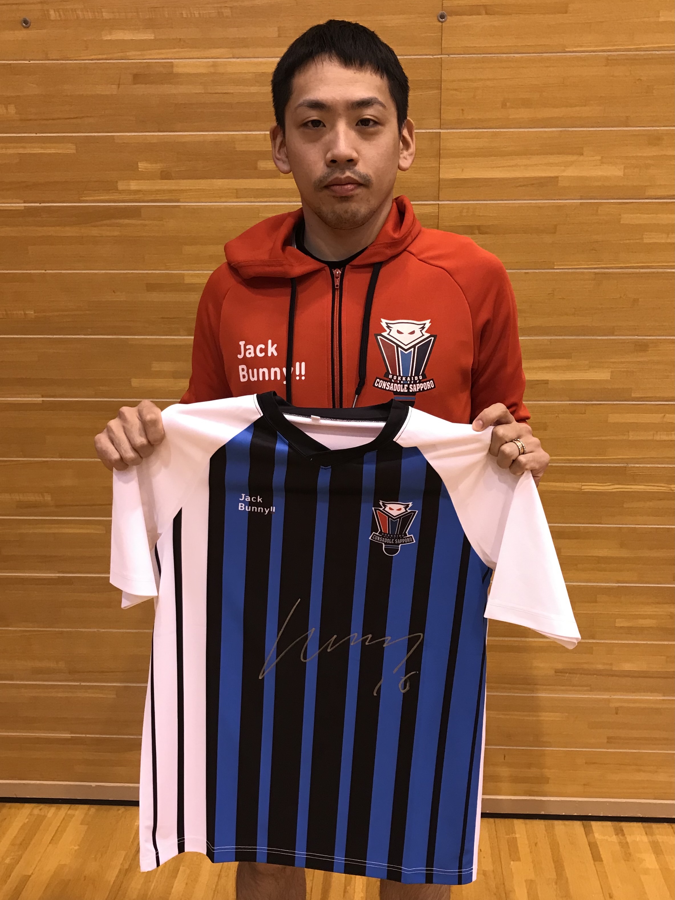 バボラ　バドミントン実業団ウェア　コンサドーレ クラブチームとの契約で、バドミントン「バボラ」ブランドの強化