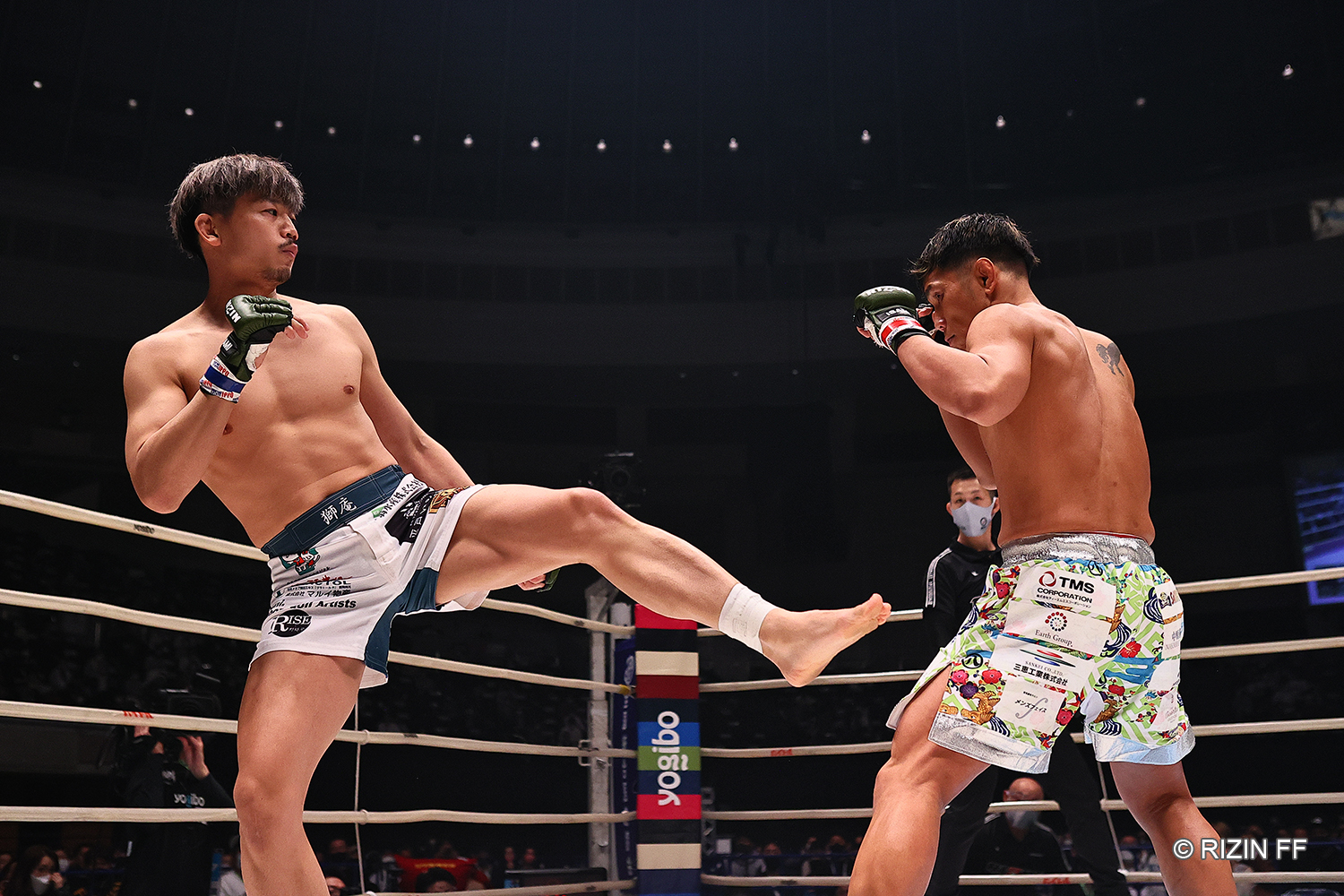 祖根寿麻　RIZIN サイン入りグローブ　証明書付き HATTRICK（ハットトリック）-選手の想いをファンへ届ける公式