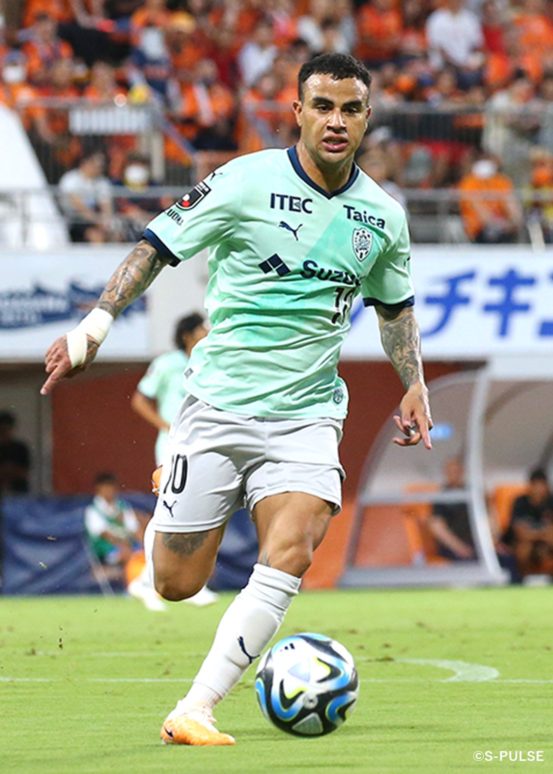 カルリーニョスジュニオ選手　実使用・直筆サイン入りユニフォーム HATTRICK（ハットトリック）-選手の想いをファンへ届ける公式