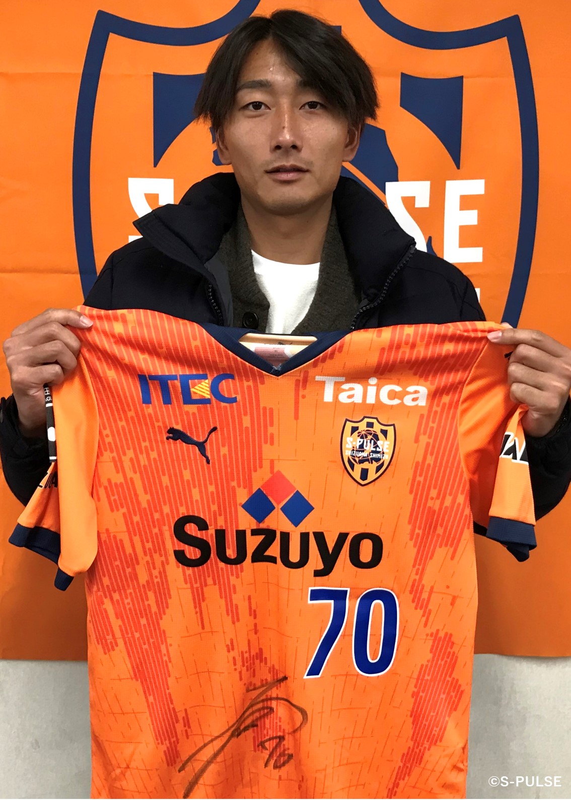 カルリーニョスジュニオ選手　実使用・直筆サイン入りユニフォーム HATTRICK（ハットトリック）-選手の想いをファンへ届ける公式