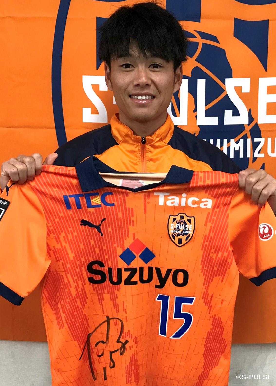 カルリーニョスジュニオ選手　実使用・直筆サイン入りユニフォーム HATTRICK（ハットトリック）-選手の想いをファンへ届ける公式