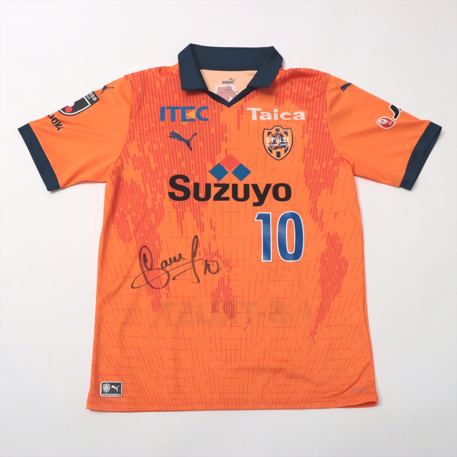 カルリーニョスジュニオ選手　実使用・直筆サイン入りユニフォーム HATTRICK（ハットトリック）-選手の想いをファンへ届ける公式