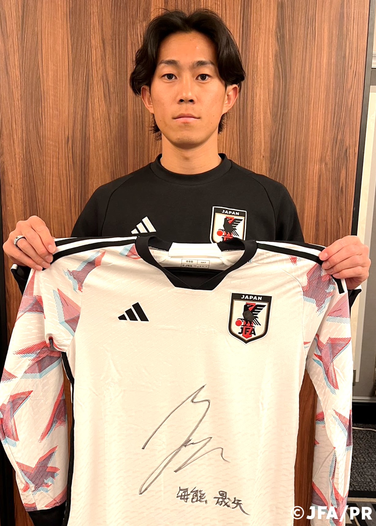 毎熊晟矢 選手 日本代表 ユニフォーム 直筆サイン入り HATTRICK（ハットトリック）-選手の想いをファンへ届ける公式