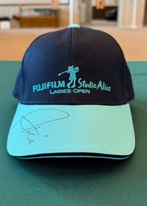 岩井明愛プロスタジオアリスサイン入りキャップ HATTRICK（ハットトリック）-選手の想いをファンへ届ける公式