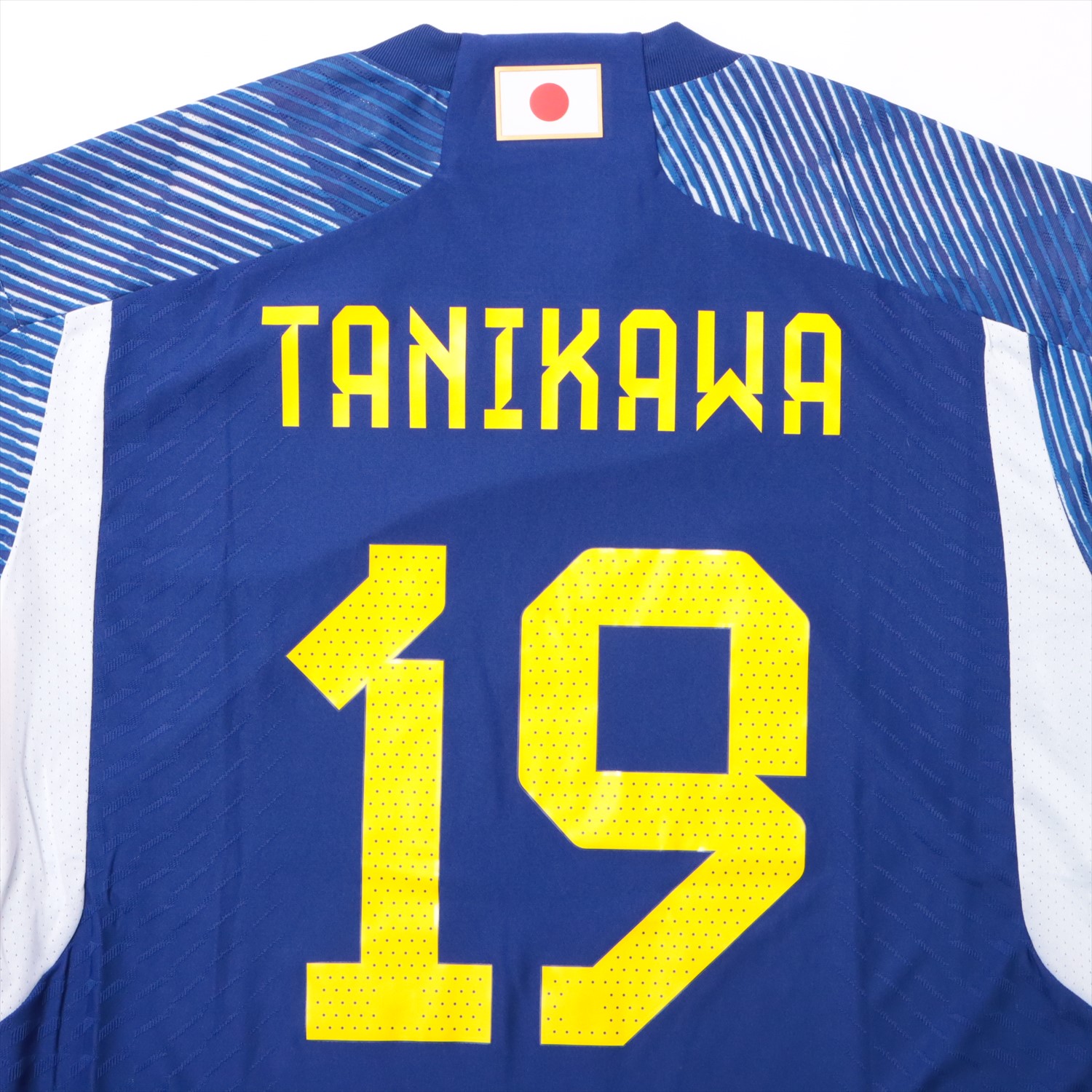 2019年女子国際親善試合　A代表レプリカTシャツサイン入りLサイズ HATTRICK（ハットトリック）-選手の想いをファンへ届ける公式