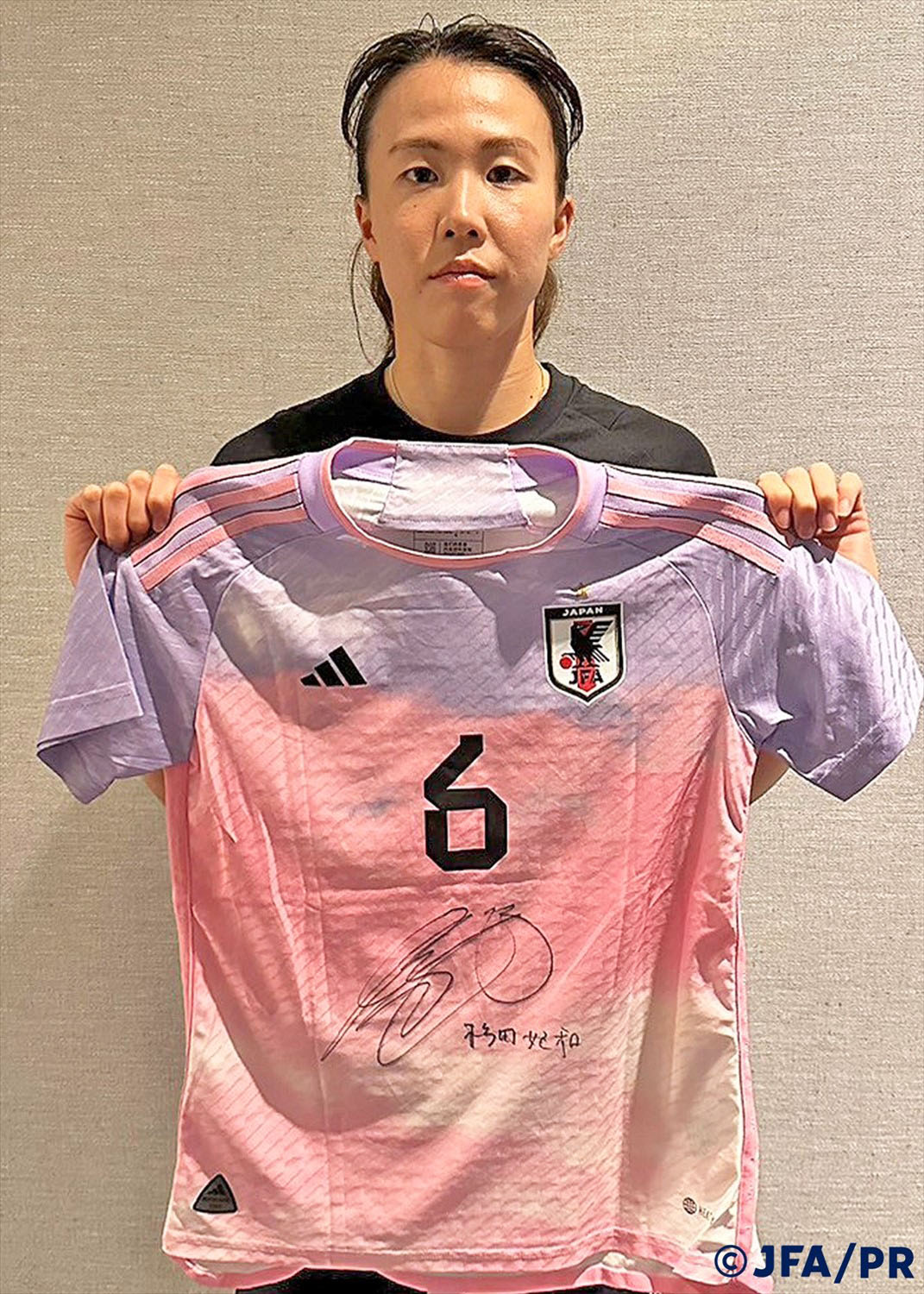 最終値下げ　2002年サッカーＷ杯　特等席の客に贈られた限定品　重箱とアドレス帳 最終値下げ2002年サッカーW杯特等席の客に贈られた限定品重箱と