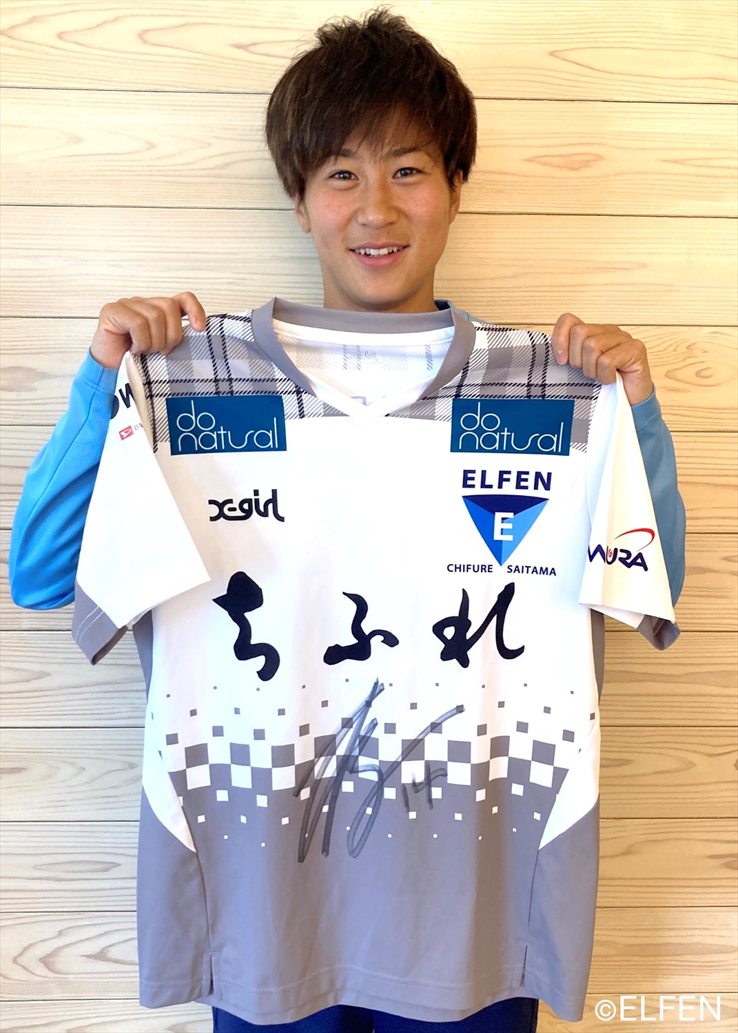 ちふれASエルフェン埼玉　吉田莉胡　サイン入り黒Tシャツ 2021-22 HATTRICK（ハットトリック）-選手の想いをファンへ届ける公式