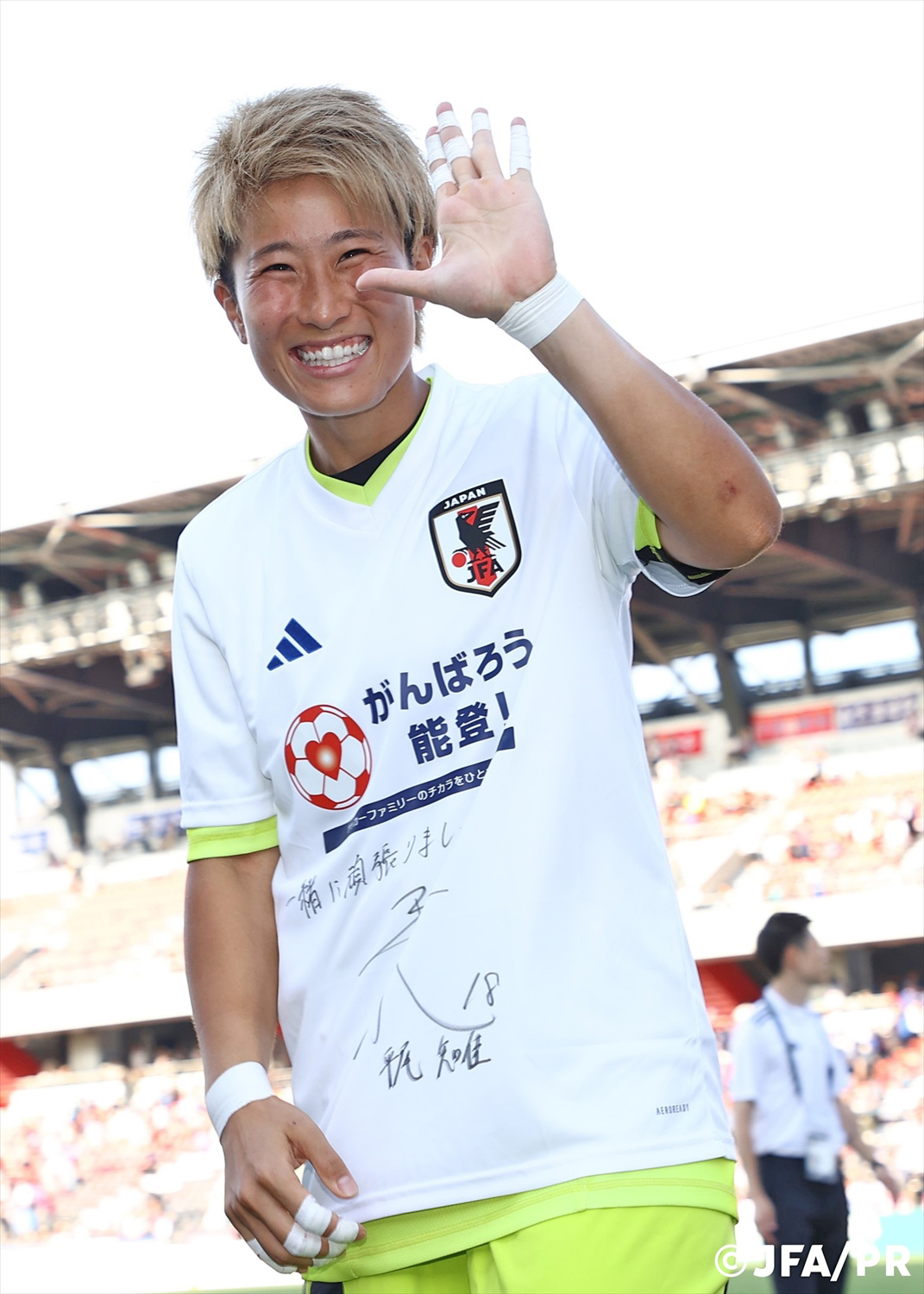 なでしこジャパン　平尾知佳直筆サイン　浦和レッズレディース　アルビレックス新潟 なでしこジャパン平尾知佳直筆サイン浦和レッズレディース