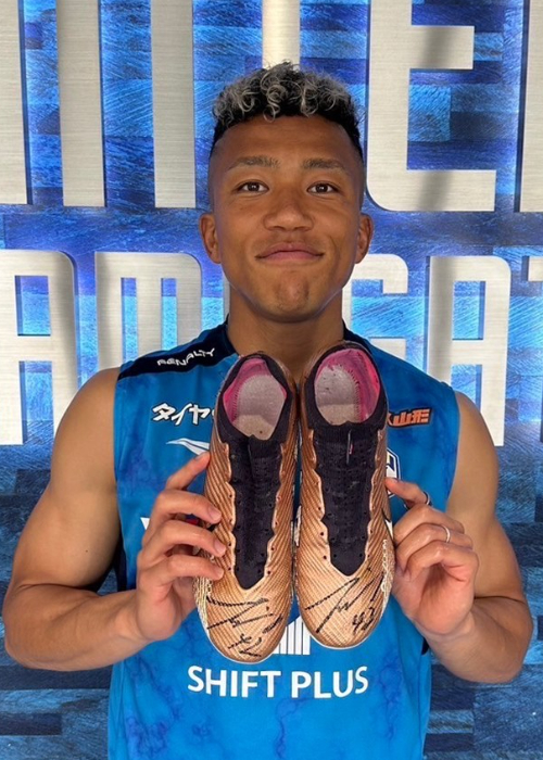 モンテディオ山形 摂津選手サイン入りスパイク HATTRICK（ハット