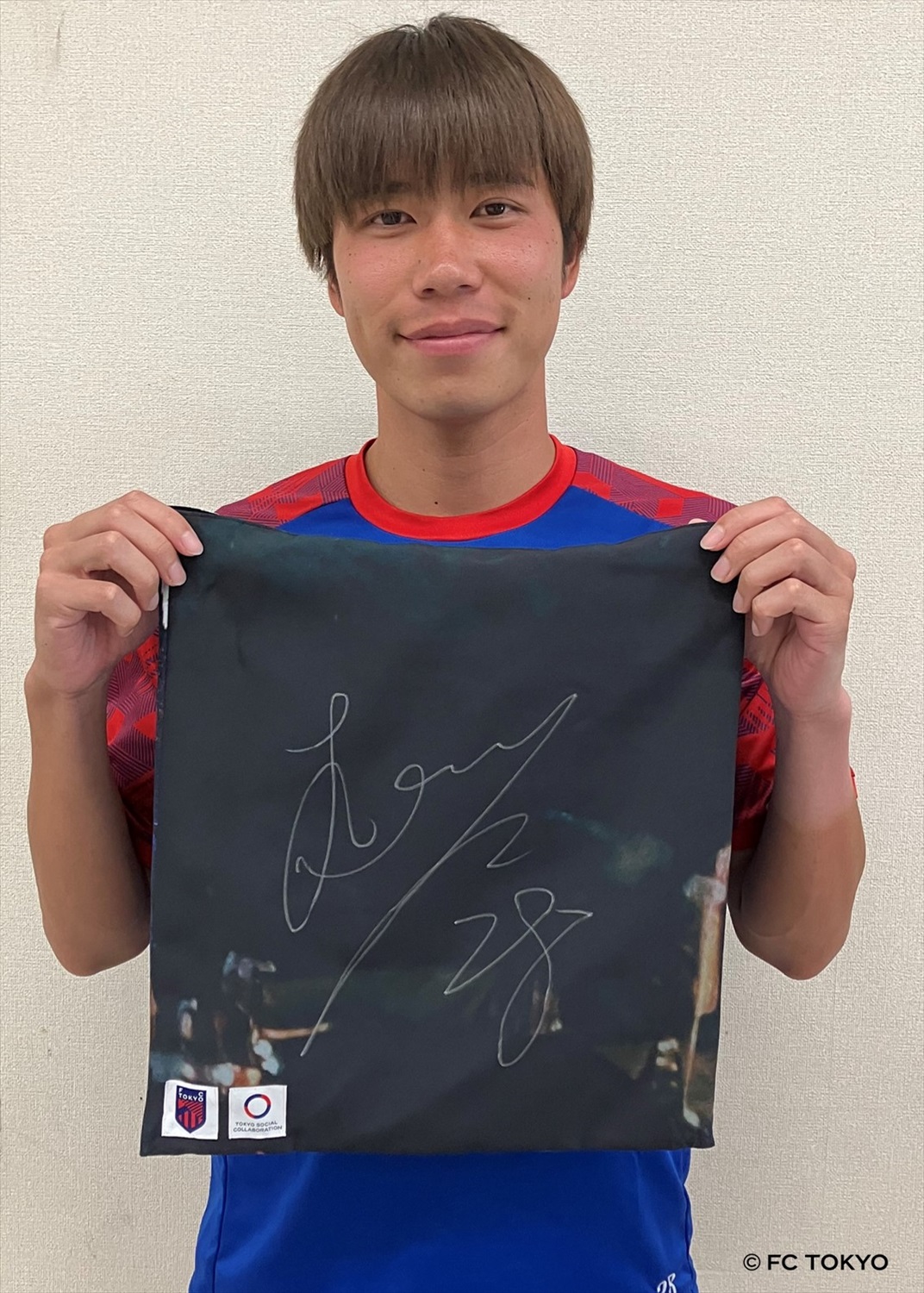 FC東京　俵積田　トートバッグ　サイン入り Amazon.co.jp: 俵積田晃太選手 トートバッグ FC東京 : おもちゃ