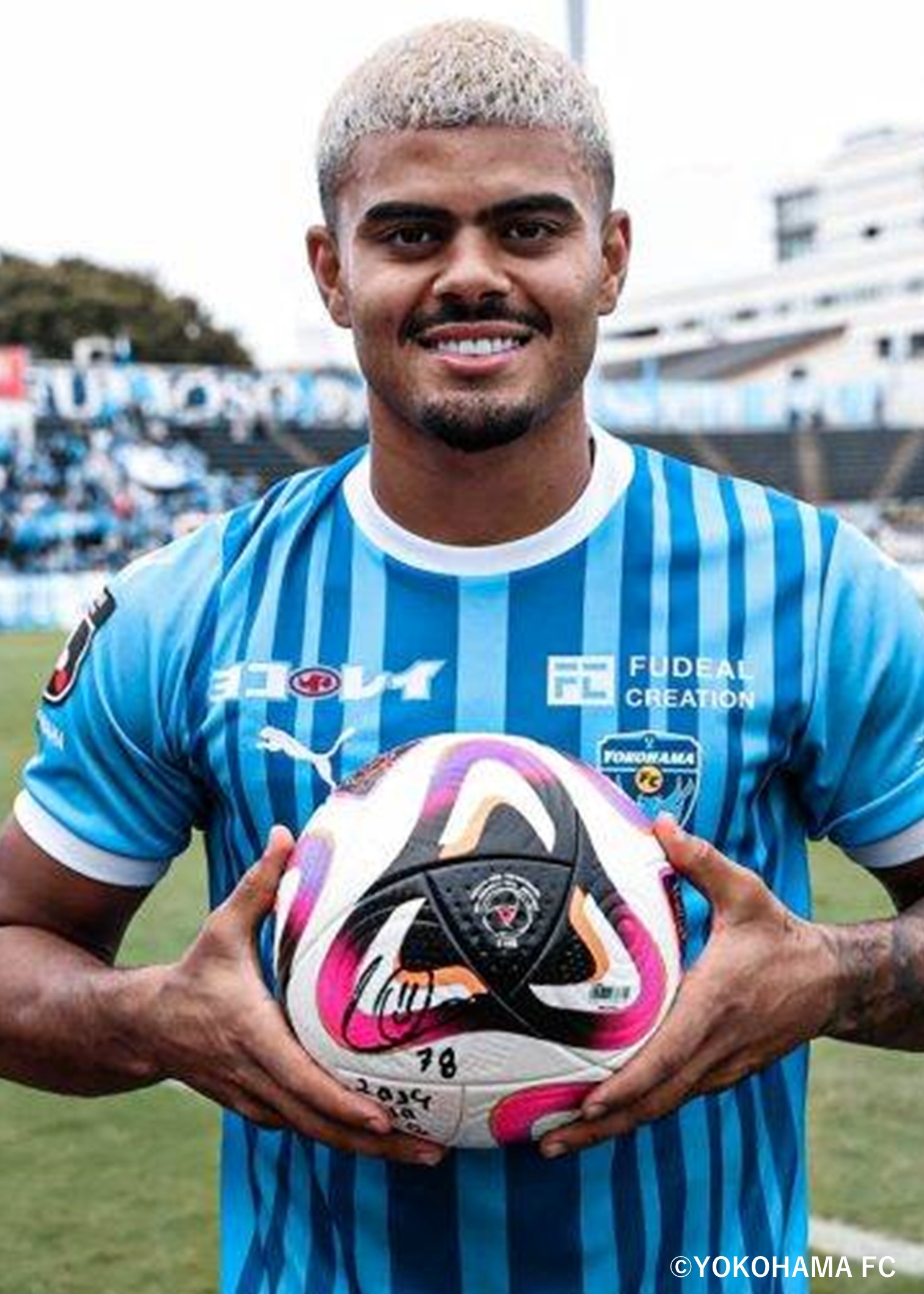 直筆サイン入り写真 フェリペ・アンデルソン ウェストハムFC SA鑑定済 限定99セット] 広島東洋カープ 岡本駿 投手 プロ初勝利記念 直筆