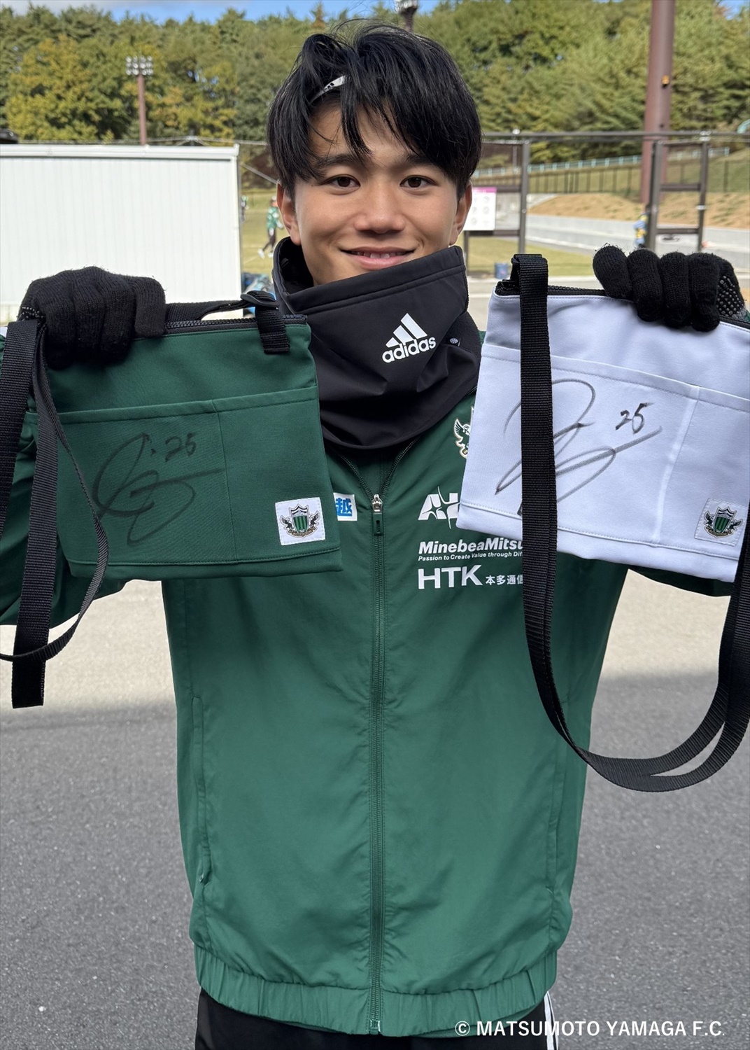 安永玲央 直筆サイン入り アップサイクルサコッシュ 1st(緑) HATTRICK