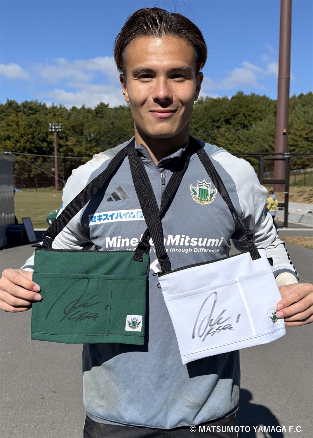 安永玲央 直筆サイン入り アップサイクルサコッシュ 1st(緑) 【公式通販】