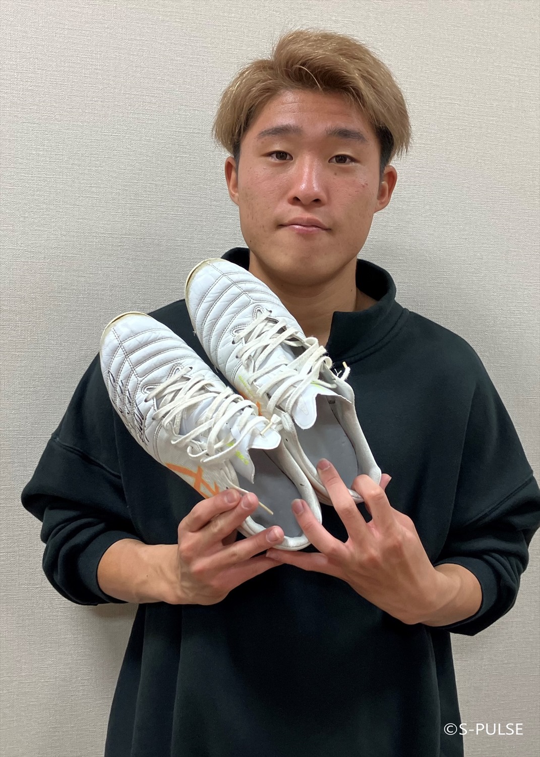 白井永地選手サイン入りスパイク HATTRICK（ハットトリック）-選手の想いをファンへ届ける公式