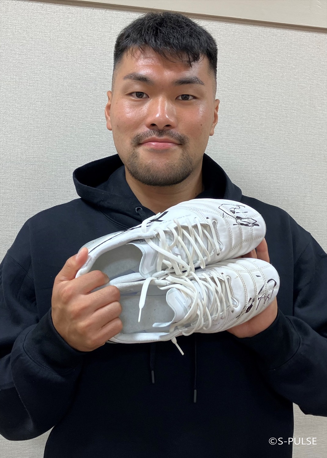 白井永地選手サイン入りスパイク HATTRICK（ハットトリック）-選手の想いをファンへ届ける公式