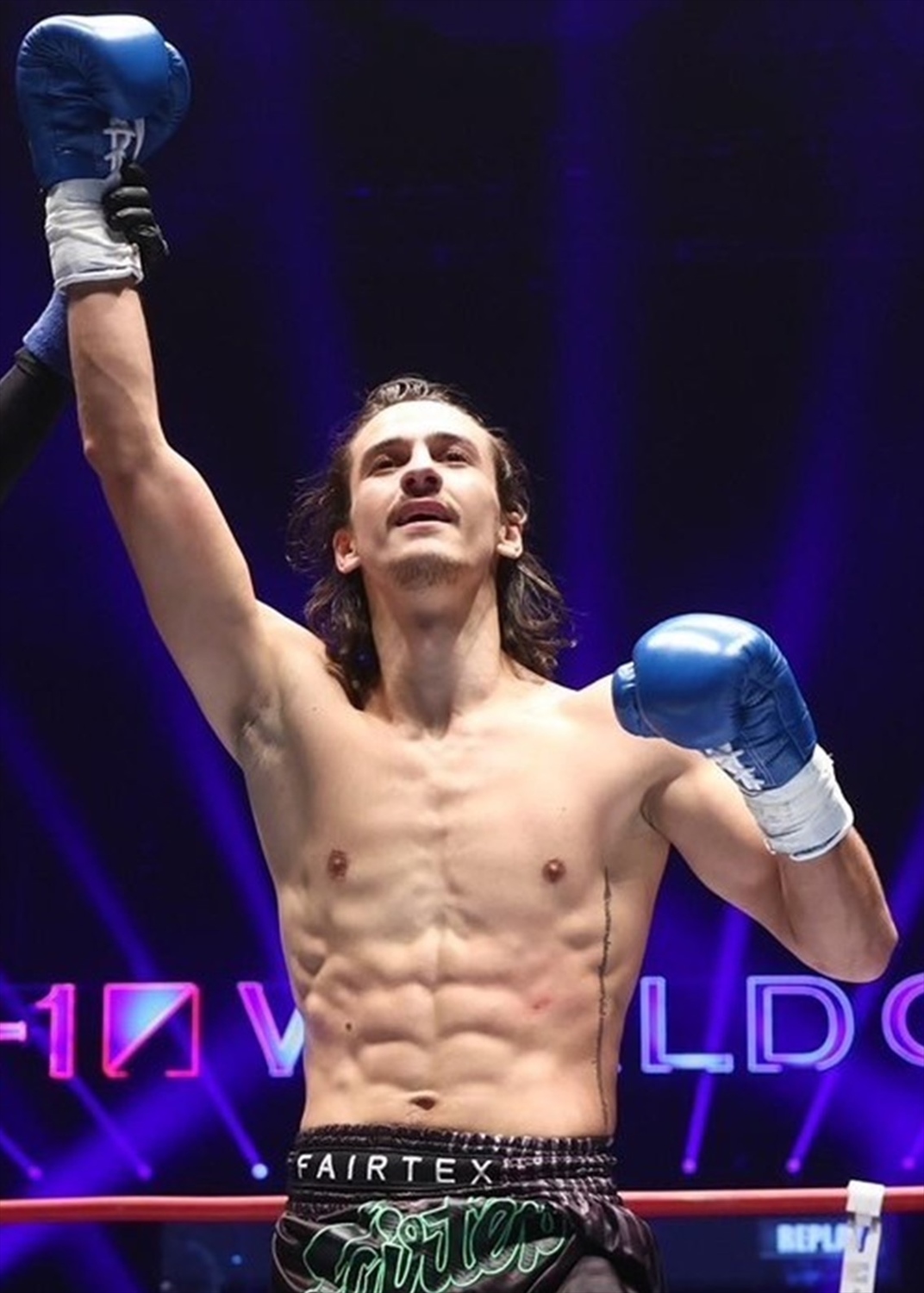 【ダニラ・クワチ】グローブ（実使用・直筆サイン入り）