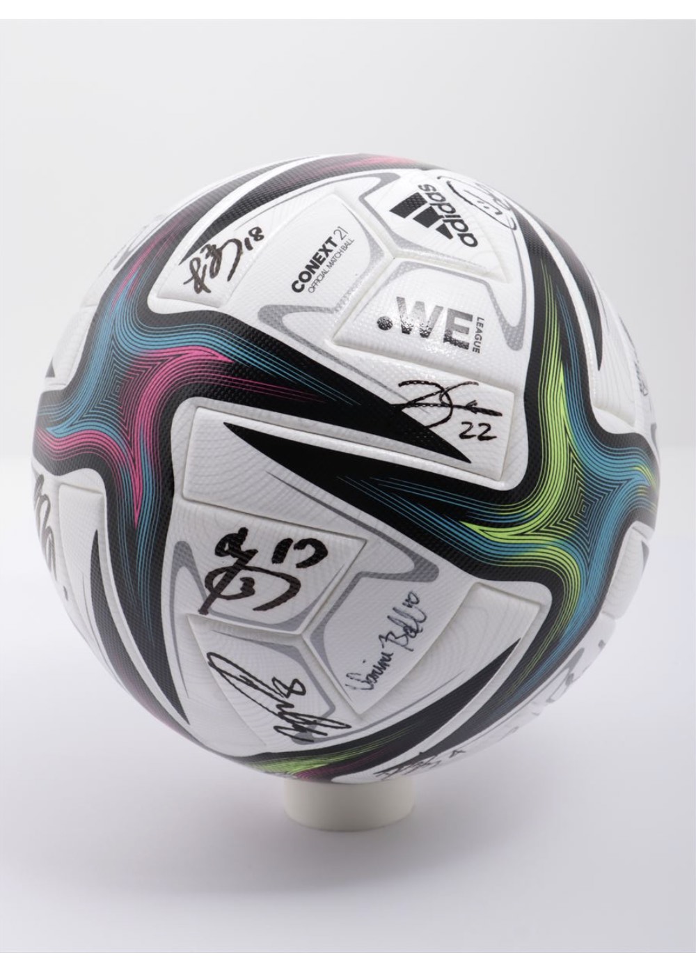 ２００２年浦和レッズ登録選手サインサッカーボール。 2002年浦和レッズ登録選手サインサッカーボール。 2025年