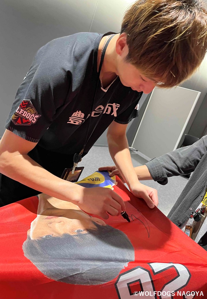 高梨健太　WOLFDOGS 直筆サイン入り Tシャツ Lサイズ レッド HATTRICK（ハットトリック）-選手の想いをファンへ届ける公式