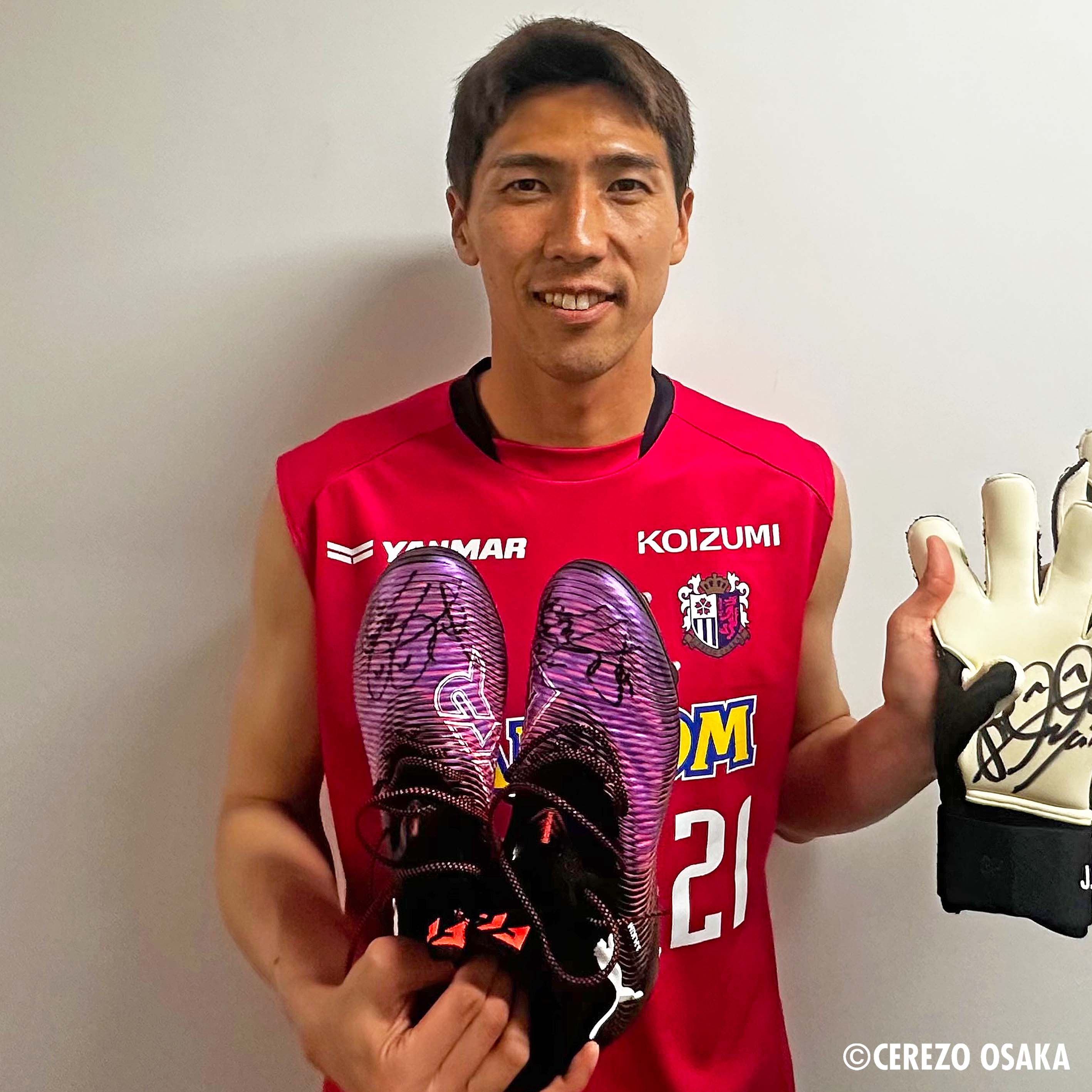 キムジンヒョン選手実使用サイン入りスパイク HATTRICK（ハットトリック）-選手の想いをファンへ届ける公式