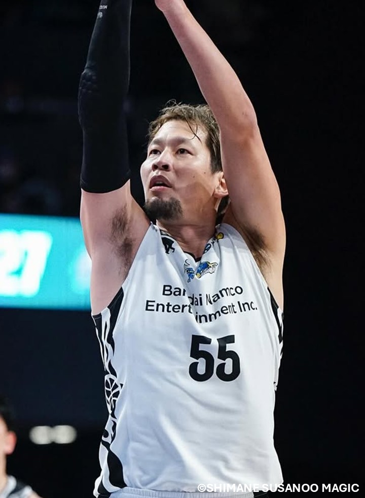 【送料無料】島根スサノオマジック ニック・ケイ選手 サイン入りTシャツ Lサイズ Name&Number Tシャツ (2025‐26) - 島根スサノオマジック