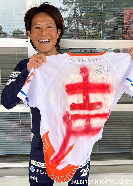 【未使用】アルビレックス新潟　2021年ホームモデル　金刺繍　金ストライプ 杉田亜未 - アルビレックス新潟レディース