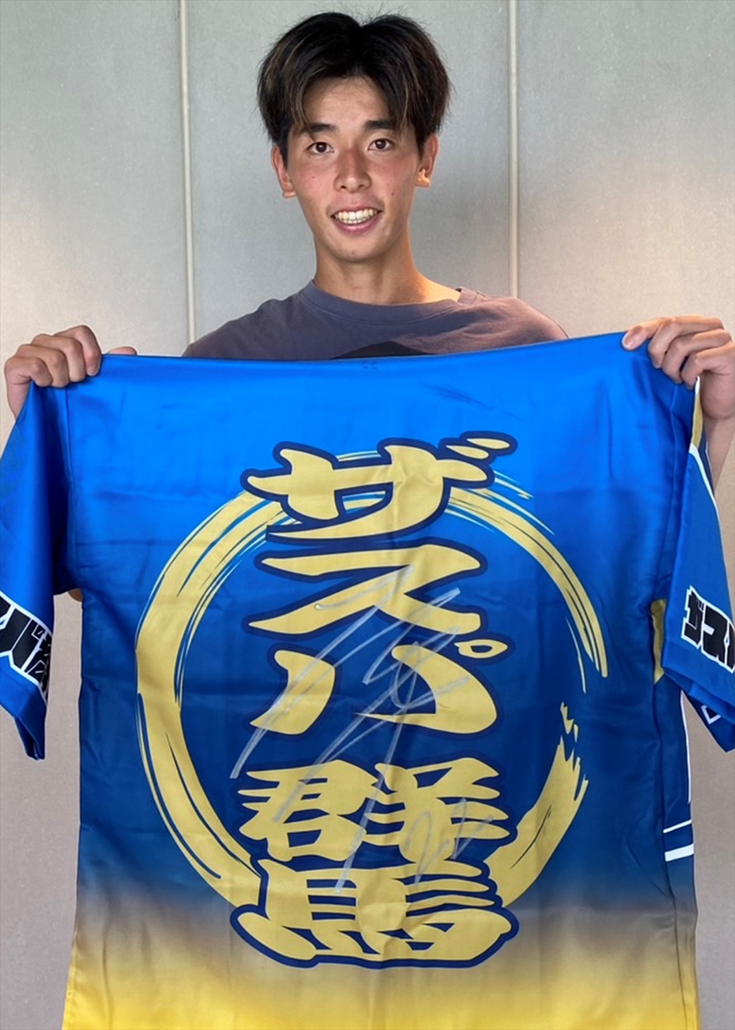 ザスパ群馬　ザスパクサツ群馬　タペストリー　細貝　直筆サイン入り HATTRICK（ハットトリック）-選手の想いをファンへ届ける公式