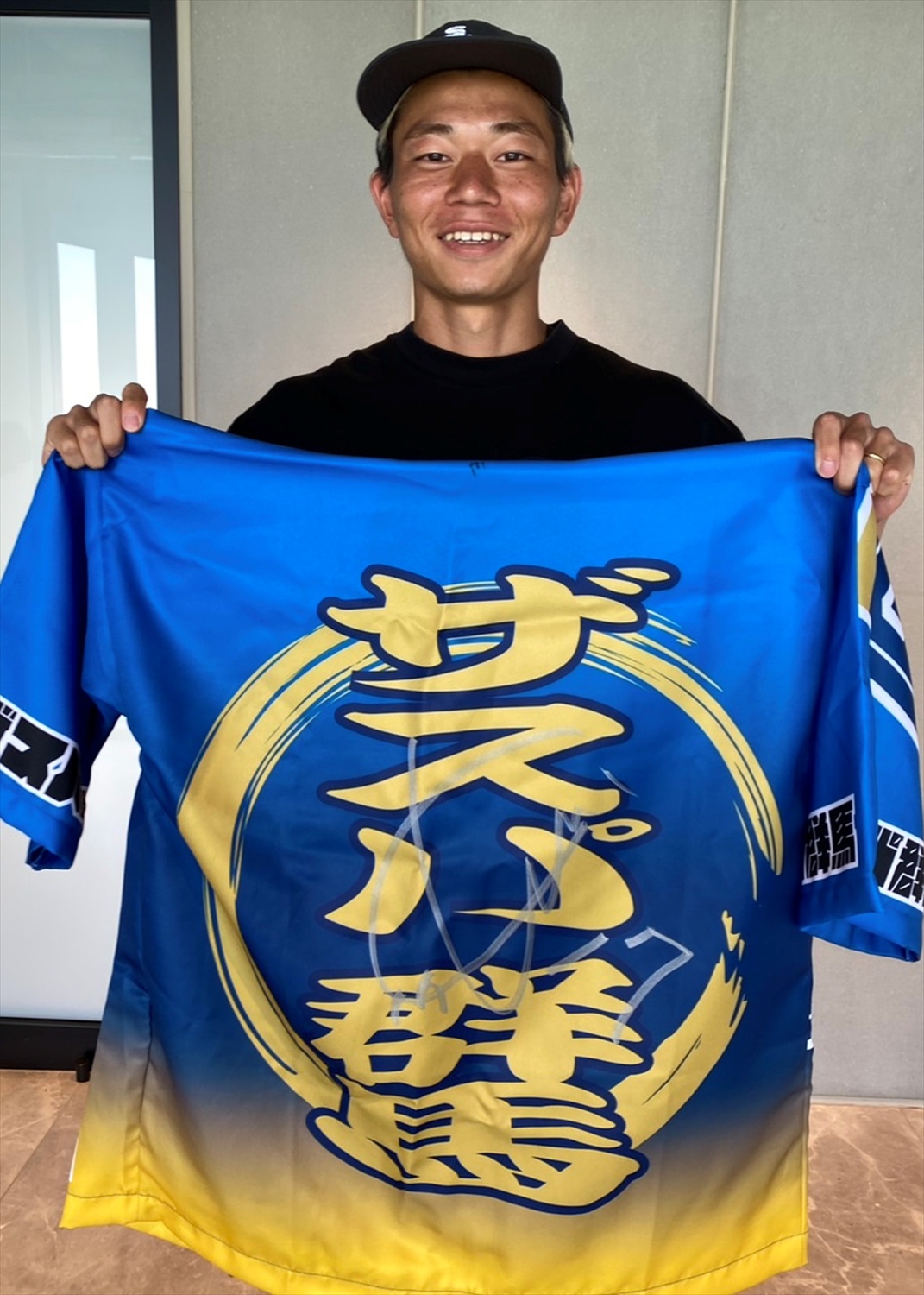 ザスパ群馬　ザスパクサツ群馬　タペストリー　細貝　直筆サイン入り HATTRICK（ハットトリック）-選手の想いをファンへ届ける公式