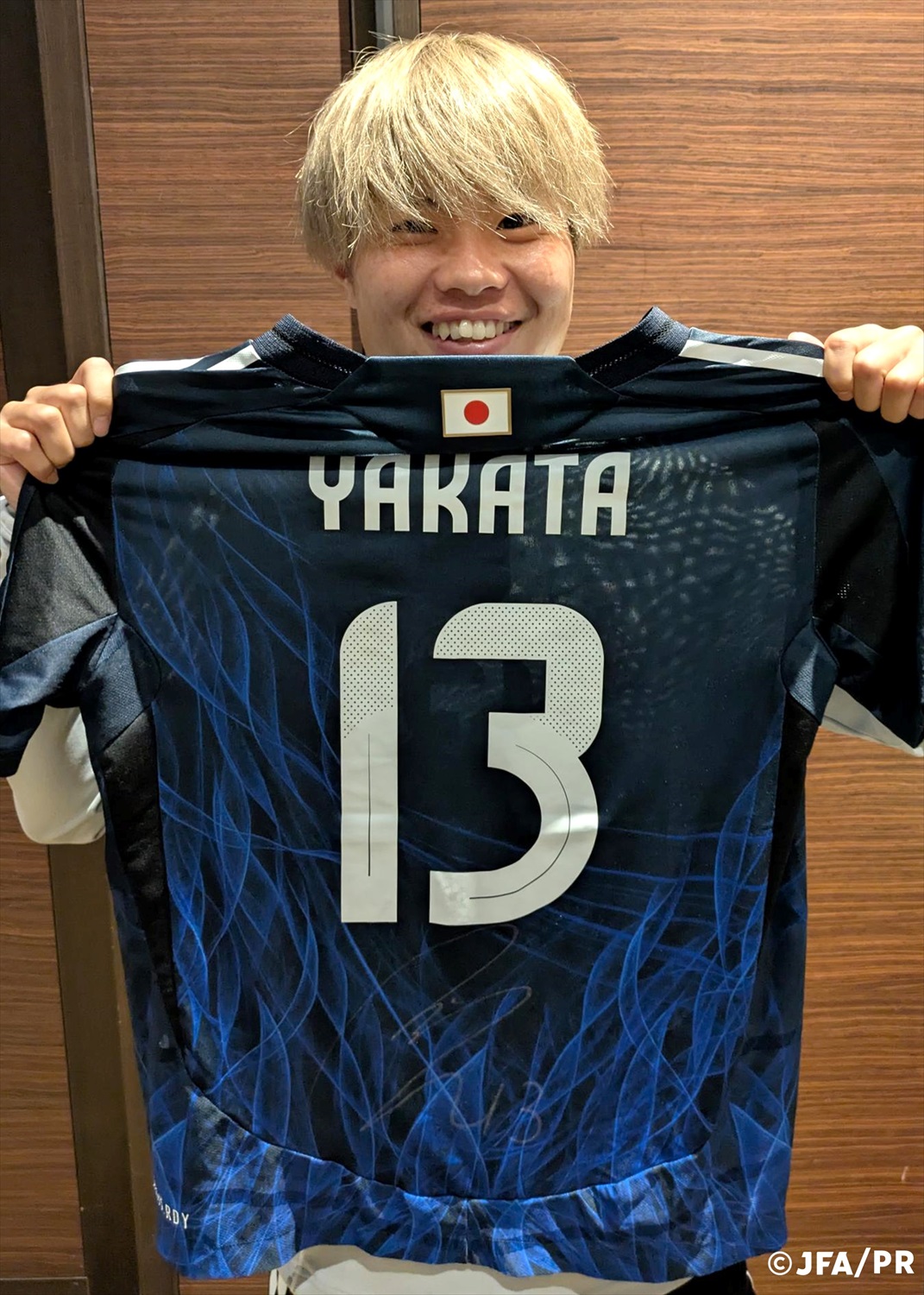 TAKA2019年女子国際親善試合　A代表レプリカTシャツサイン入りLサイ 2019年女子国際親善試合 A代表レプリカTシャツサイン入りLサイズ