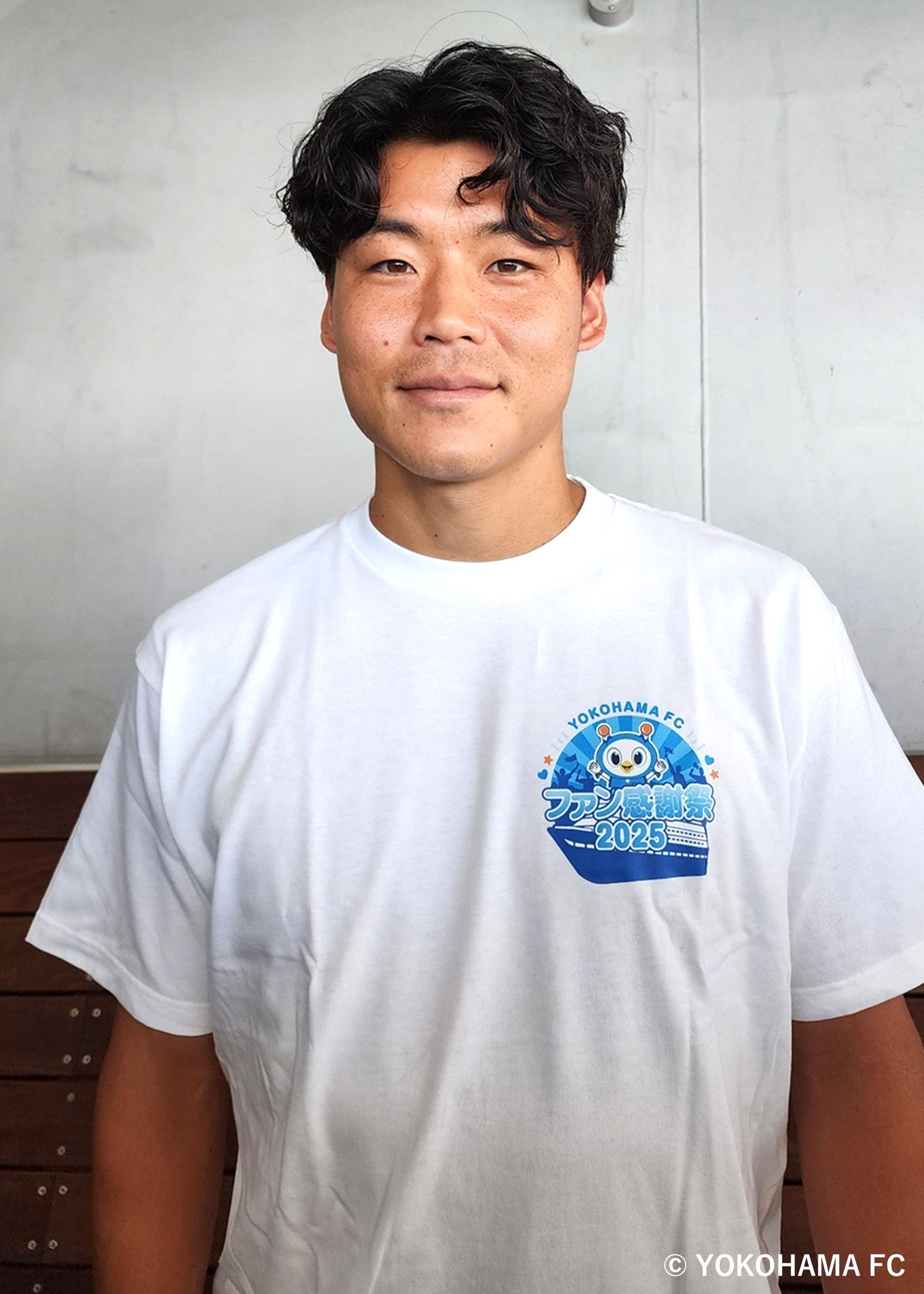 横浜fC　ウエア　Tシャツ　サイン入り　激レア HATTRICK（ハットトリック）-選手の想いをファンへ届ける公式