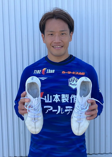 秋田選手　サイン入りスパイク 遠藤保仁サイン入りスパイク アンブロ ステルストロフィーHG