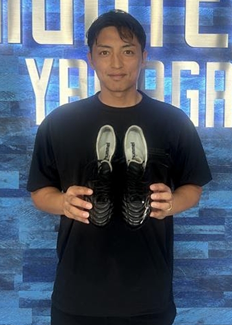 モンテディオ山形　摂津選手サイン入りスパイク HATTRICK（ハットトリック）-選手の想いをファンへ届ける公式
