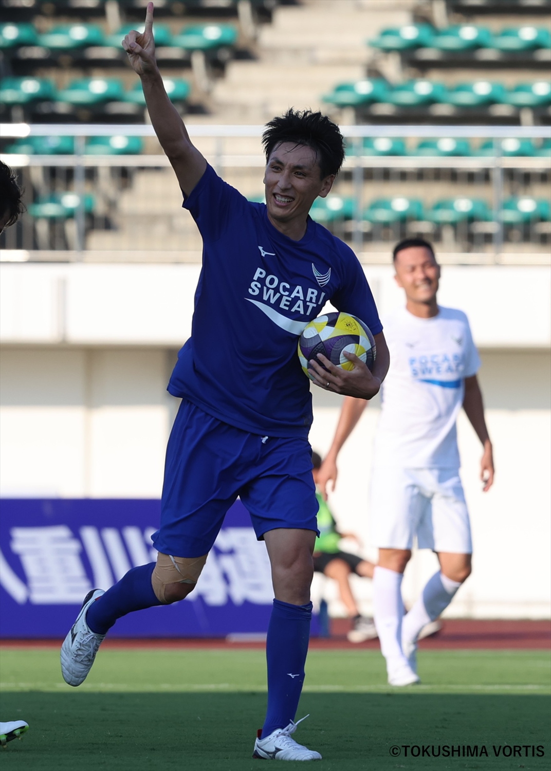 【限定セール】徳島ヴォルティス / ピステ上下 / Mサイズ HATTRICK（ハットトリック）-選手の想いをファンへ届ける公式