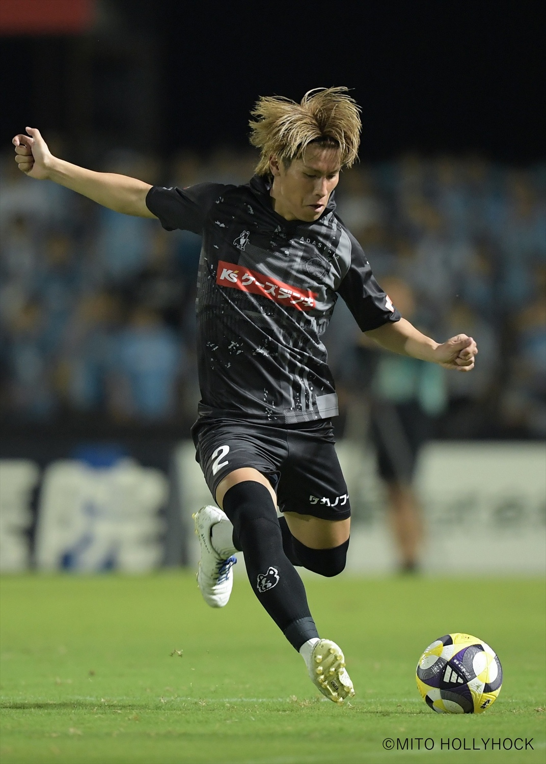 アトレティコ・マドリード　アルゼンチン代表3人のサイン入りユニフォーム+スカーフ 神の手 マラドーナ 「直筆 サイン入り ユニフォーム 」 アルゼンチン