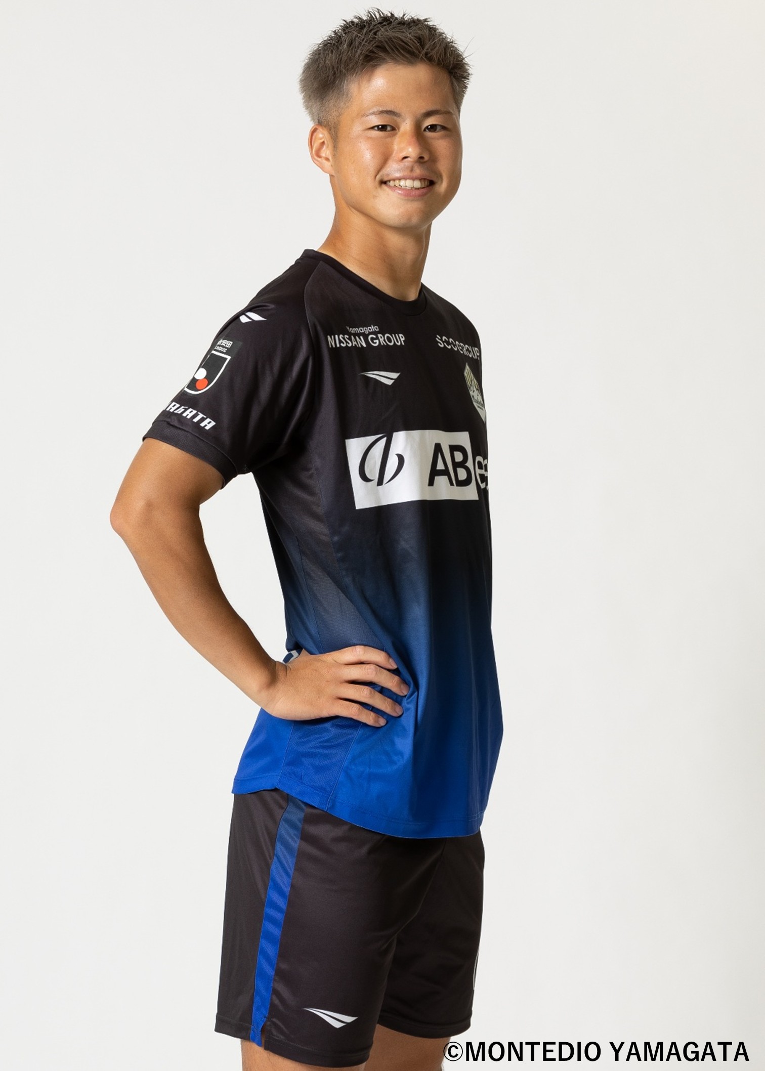 モンテディオ山形　2025 夏ユニ　ディサロ 燦 シルヴァーノ　サイン入り　XO HATTRICK（ハットトリック）-選手の想いをファンへ届ける公式