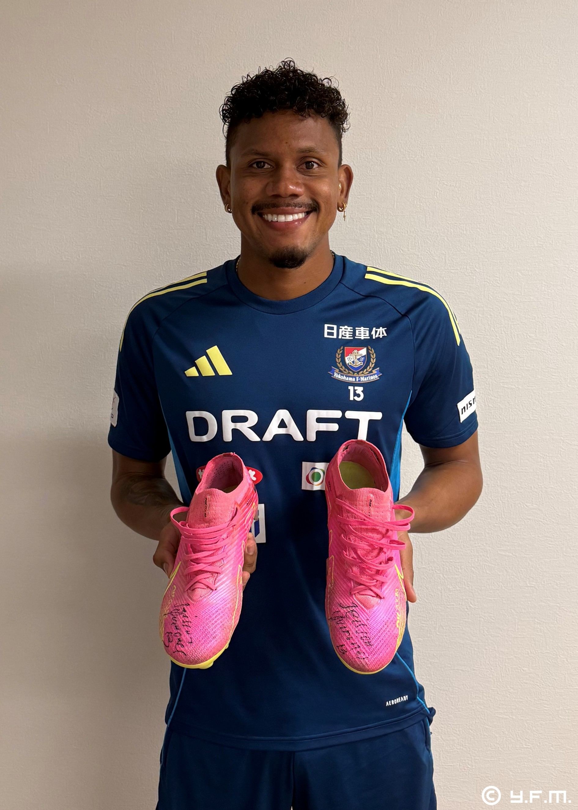 ジェイソンキニョーネス選手　2025年ユニフォーム Looking good guys😎 #fmarinos #宮崎キャンプ2025 #ジェイソンキ