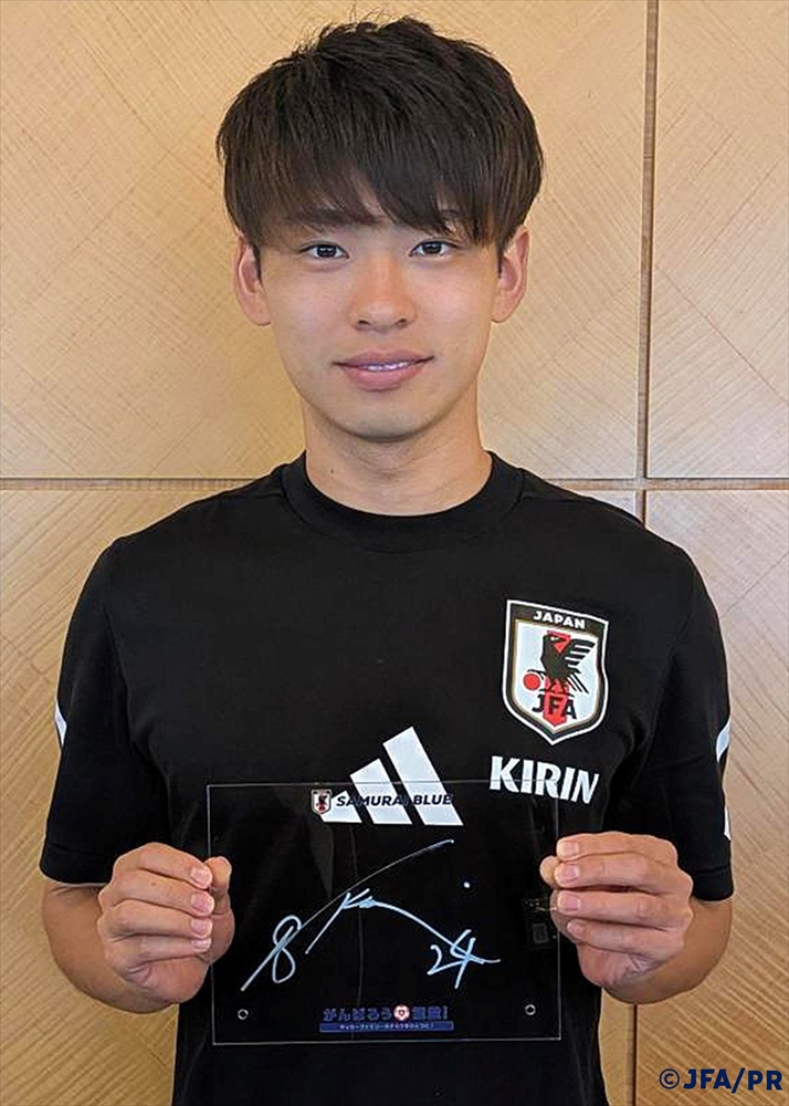 RioFerdinandサイン入りハット2002WCナイジェリア戦直後のサイン