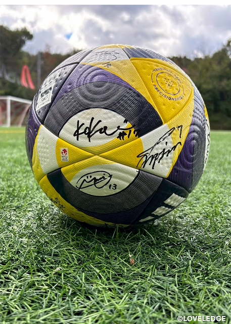 なでしこリーグ ニッパツサイン入りサッカーボール HATTRICK（ハットトリック）-挑戦者の想いをファンへ届ける公式