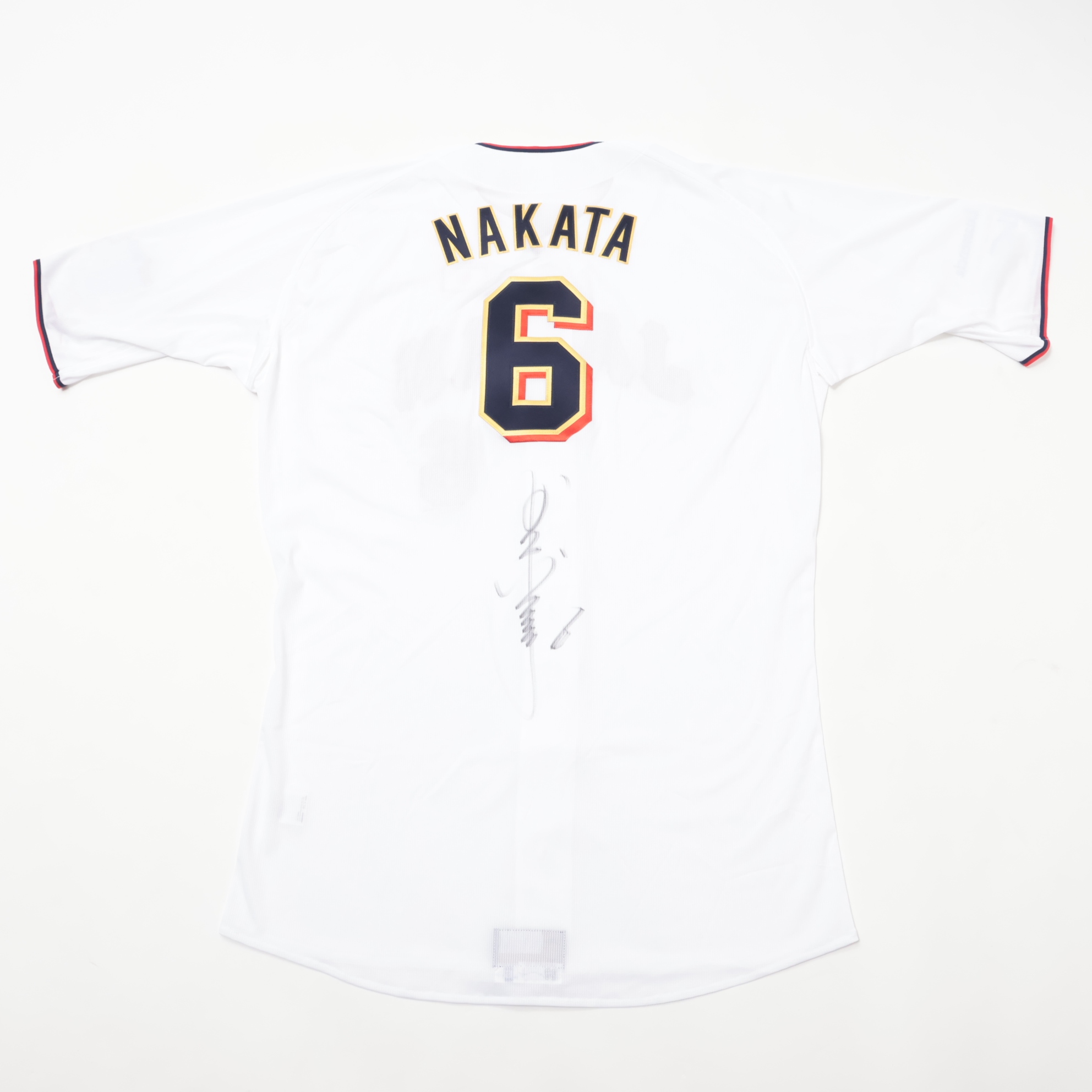 中田翔選手 着用ユニフォーム上下セット 背番号下に直筆サイン入り。 HATTRICK（ハットトリック）-挑戦者の想いをファンへ届ける公式