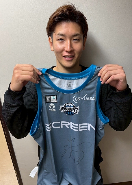 【値下げ】チャールズ・ジャクソン　京都ハンナリーズ　直筆サイン入り着用済バッシュ HATTRICK（ハットトリック）-挑戦者の想いをファンへ届ける公式