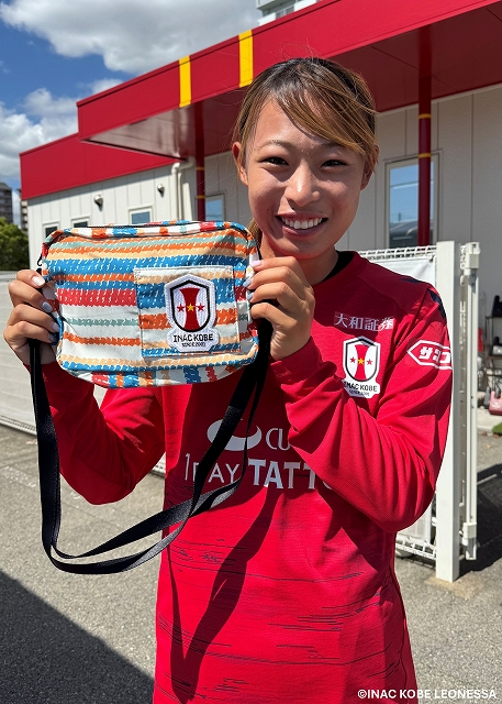 INAC KOBE LEONESSA 公式年鑑 2014 直筆サイン入り INAC KOBE LEONESSA