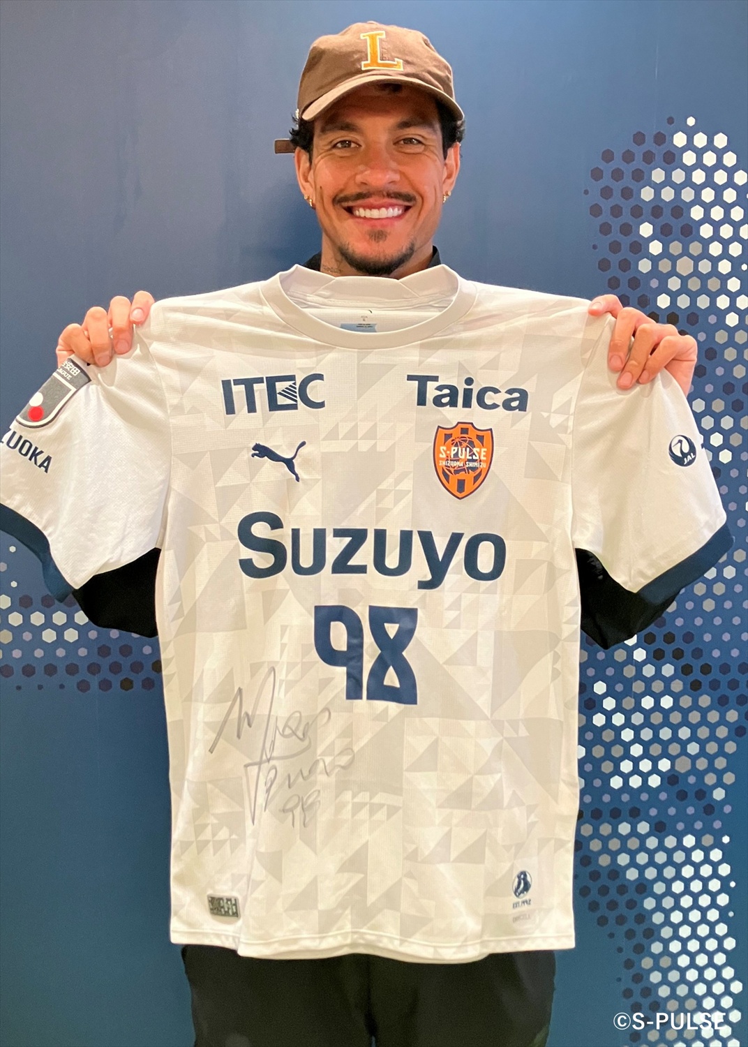 HATTRICK（ハットトリック）-選手の想いをファンへ届ける公式