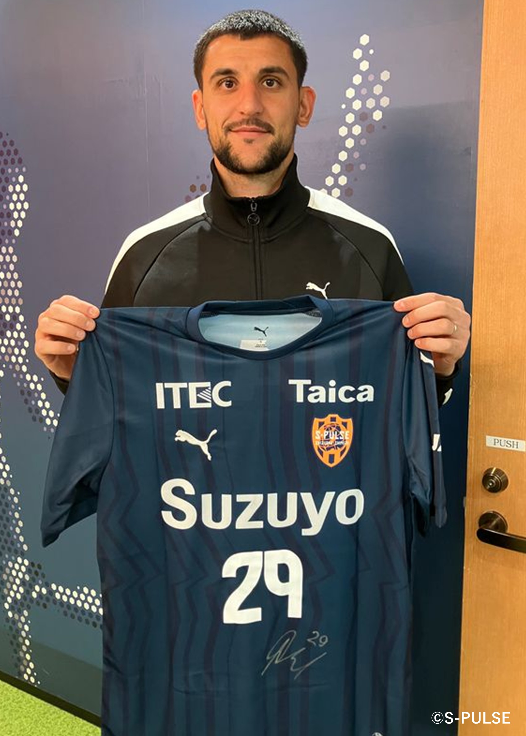 ●313 RELIEF SQUAD HATTRICK（ハットトリック）-選手の想いをファンへ届ける公式