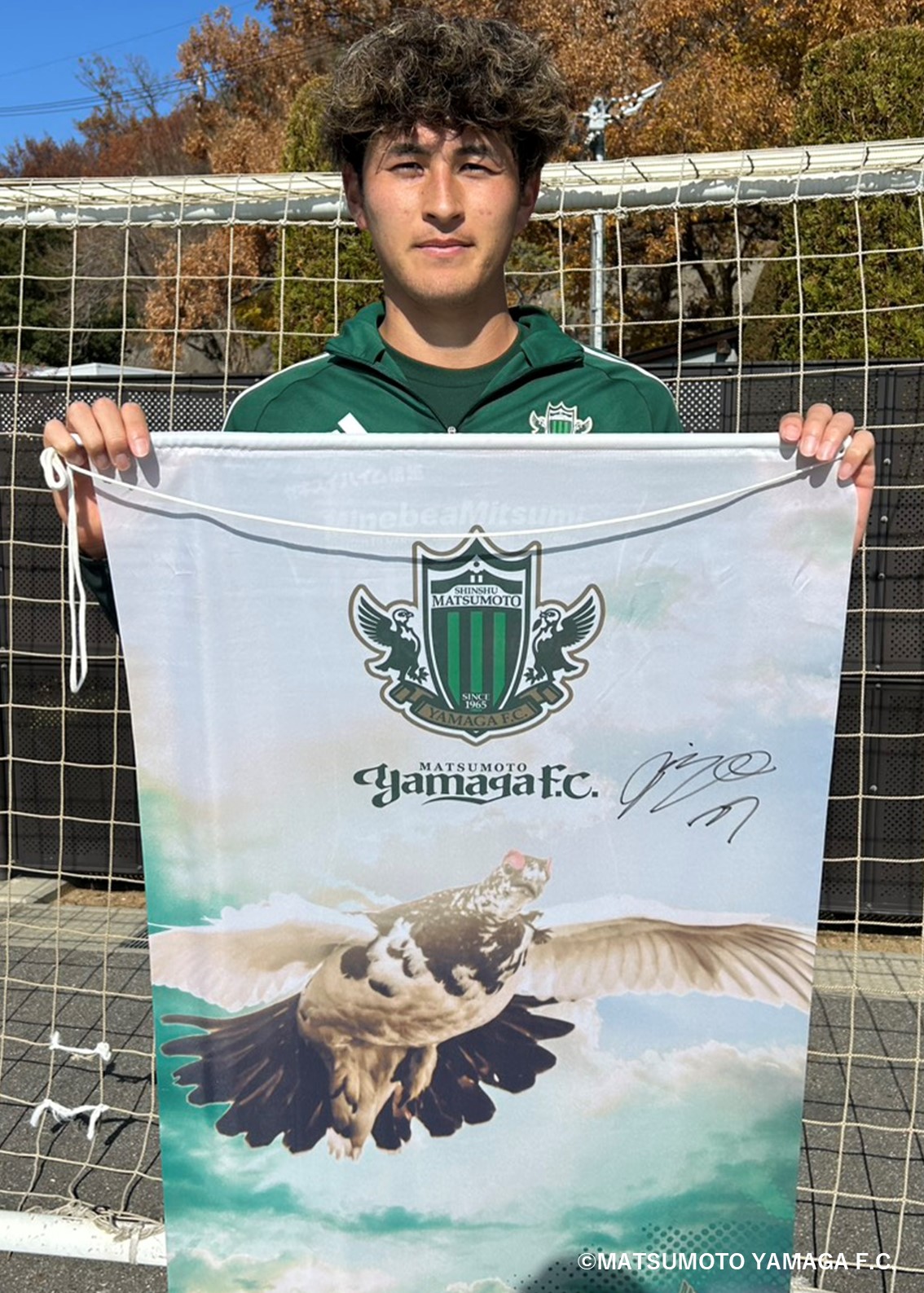 松本山雅 2024シーズンロッカータペストリー 安藤翼実使用・直筆サイン入り HATTRICK（ハットトリック）-挑戦者の想いをファンへ届ける公式